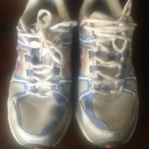 Women’s New Balance 850